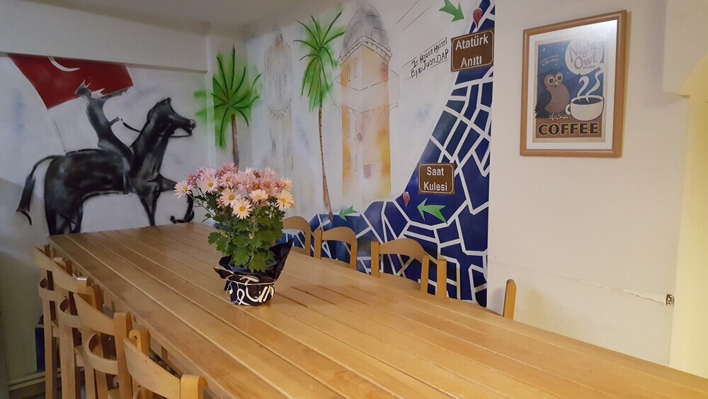 Измир: In House Hostel