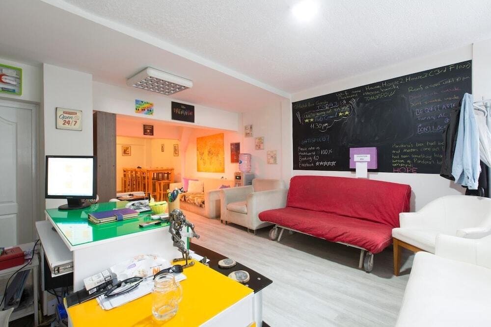 Измир: In House Hostel