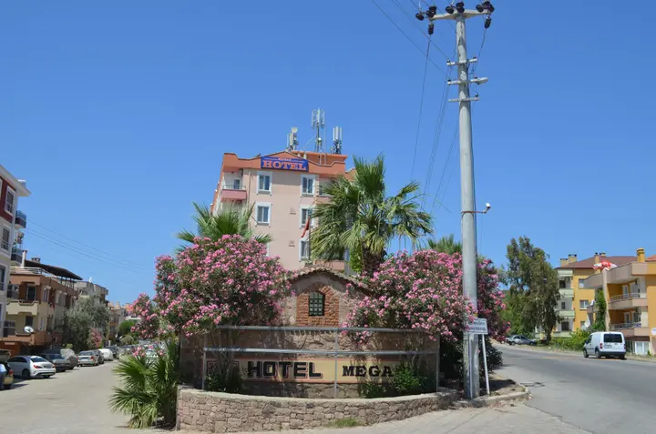 Айвалык: Megas Hotel