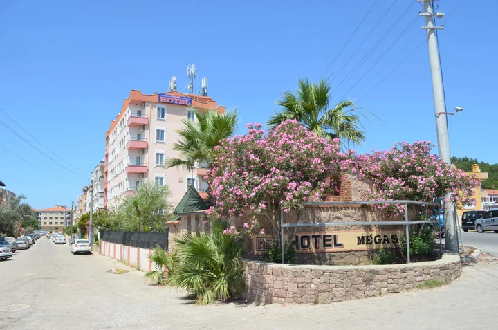 Айвалык: Megas Hotel