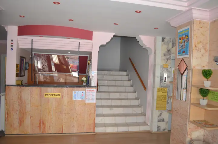 Айвалык: Megas Hotel