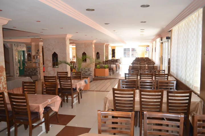 Айвалык: Megas Hotel
