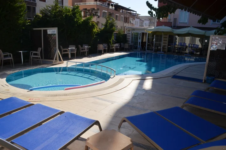Айвалык: Megas Hotel