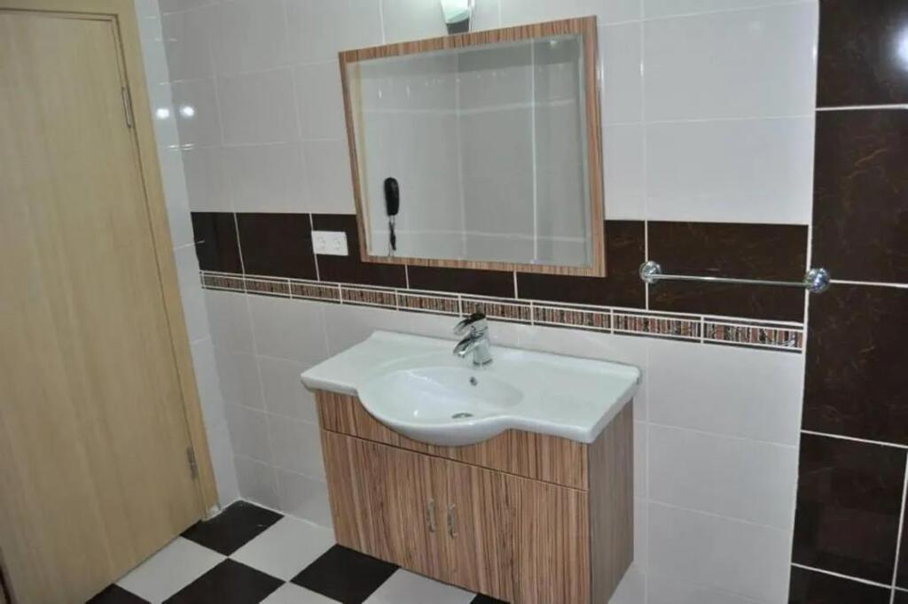 Бююкчекмедже: Grand City Hotel