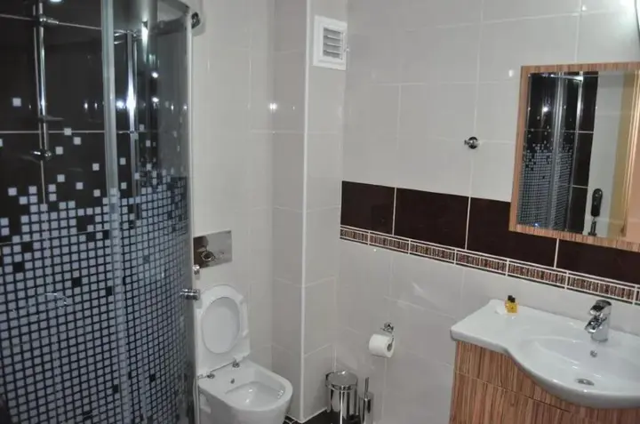 Бююкчекмедже: Grand City Hotel