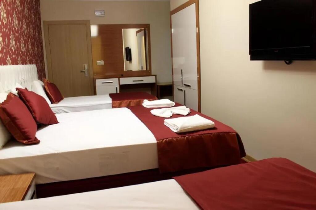 Бююкчекмедже: Grand City Hotel