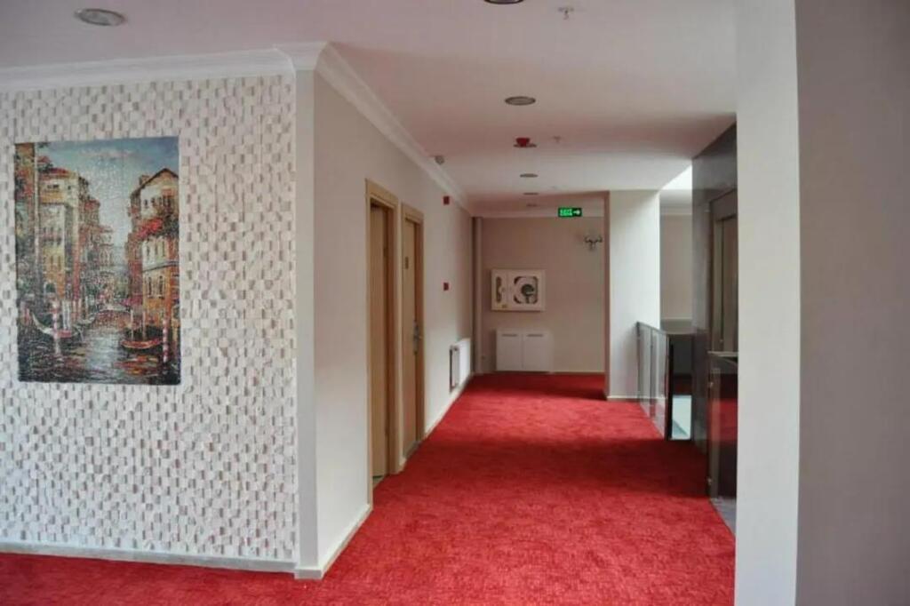 Бююкчекмедже: Grand City Hotel