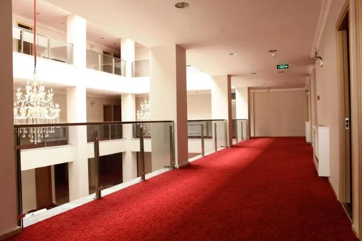 Бююкчекмедже: Grand City Hotel