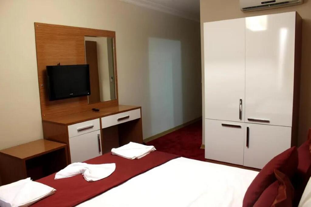 Бююкчекмедже: Grand City Hotel