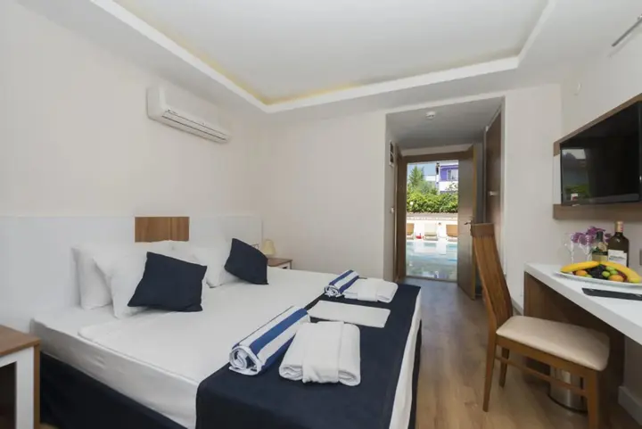 Текирова: Amore Hotel