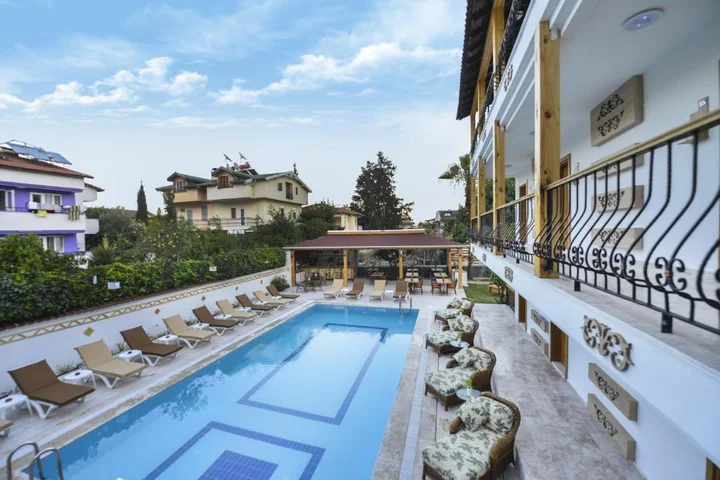 Текирова: Amore Hotel