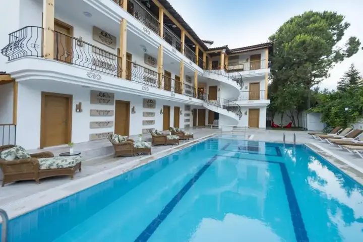 Текирова: Amore Hotel