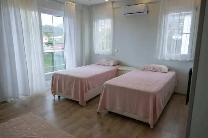 Текирова: Amore Hotel