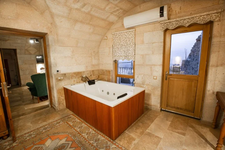 Учисар: Caldera Hotel