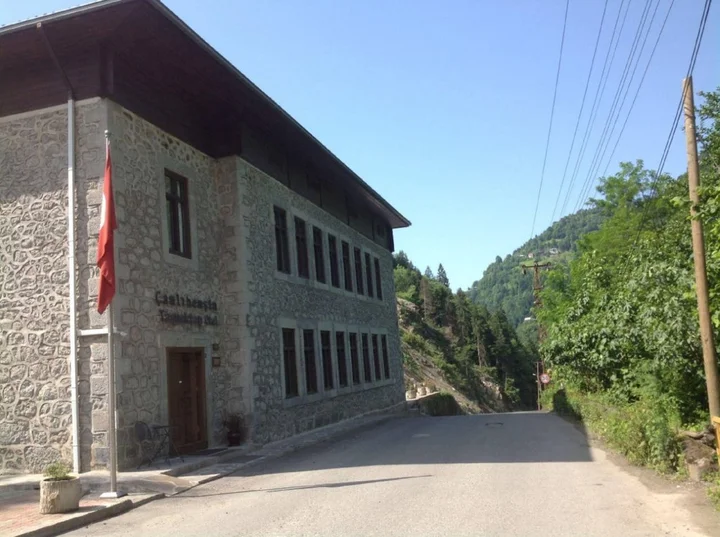 Чамлыхемшин: Camlihemsin Tasmektep Hotel