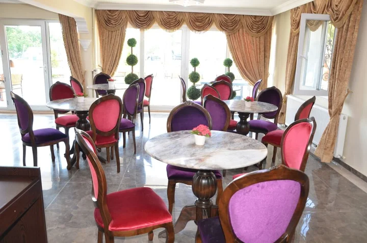 Айвалык: Uzunhan Hotel
