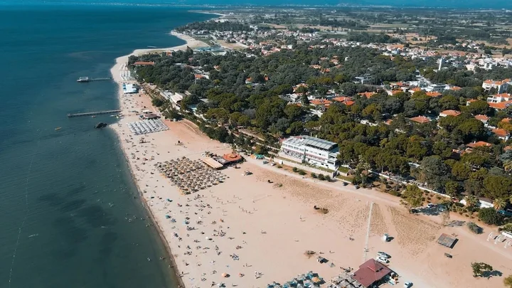 Бурхание: Karakas Hotel