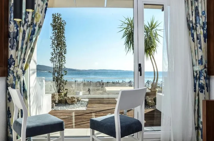 Бурхание: Karakas Hotel