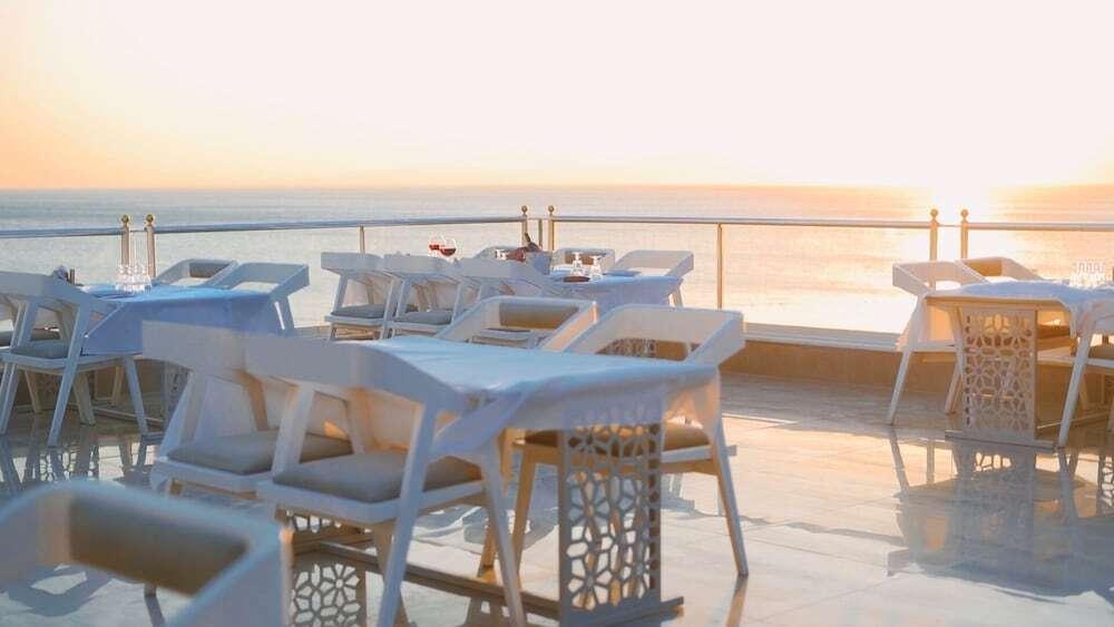 Бурхание: Karakas Hotel