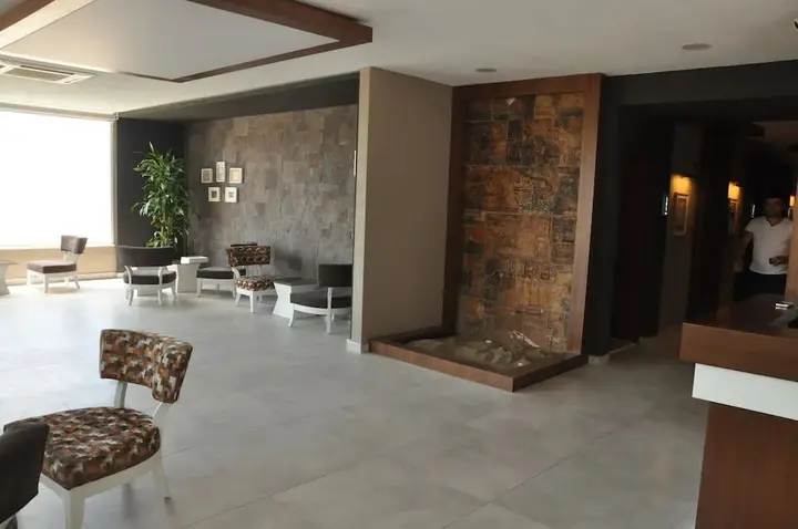 Бурхание: Karakas Hotel