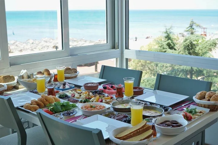 Бурхание: Karakas Hotel