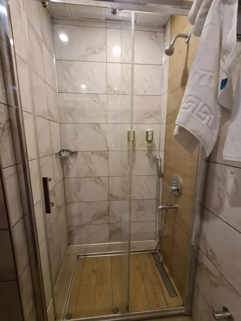 Бурхание: Karakas Hotel