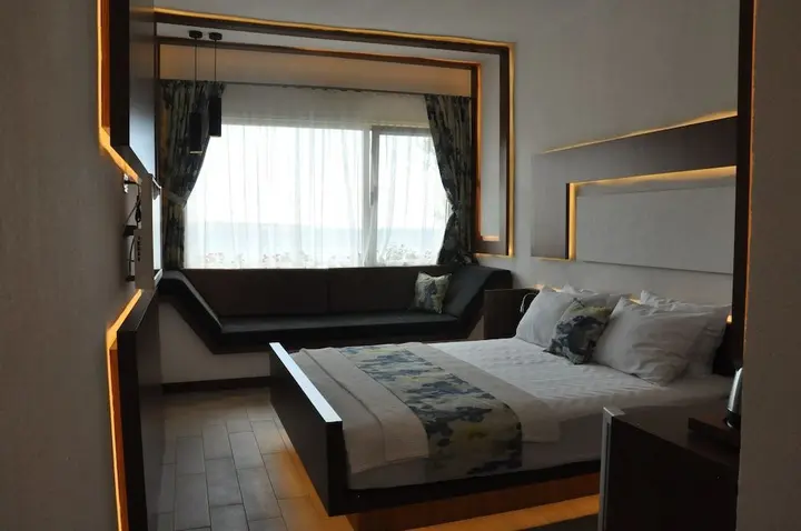 Бурхание: Karakas Hotel
