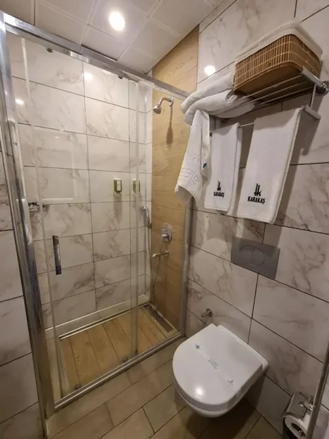 Бурхание: Karakas Hotel
