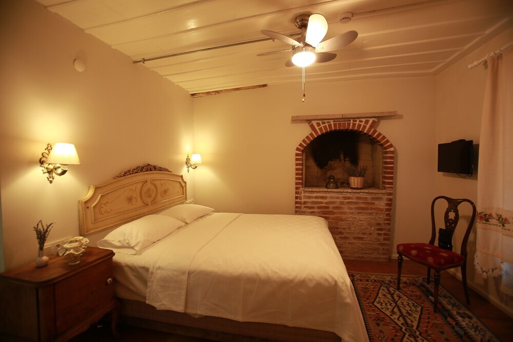 Айвалык: Podemos Otel