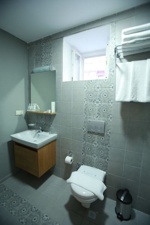 Айвалык: Podemos Otel