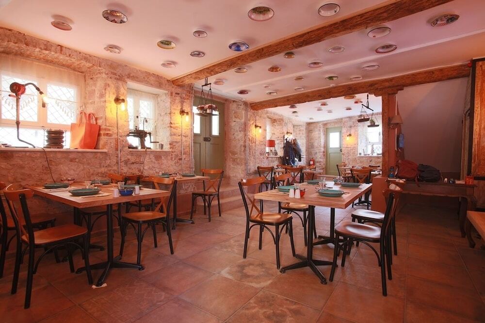 Айвалык: Podemos Otel
