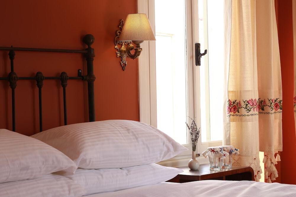 Айвалык: Podemos Otel