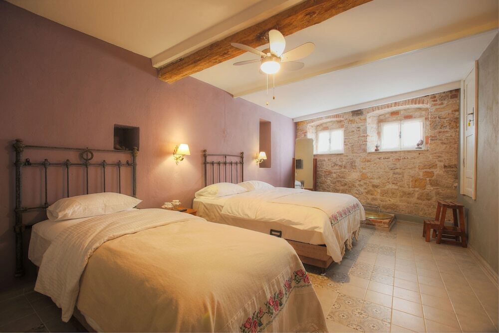 Айвалык: Podemos Otel