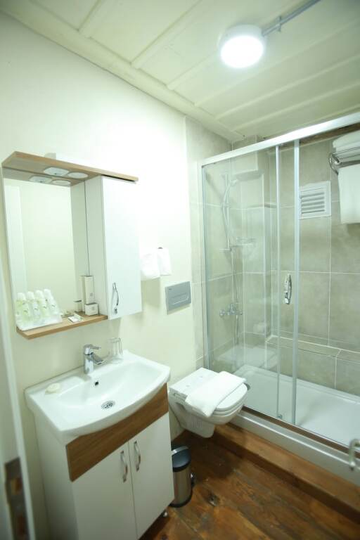 Айвалык: Podemos Otel