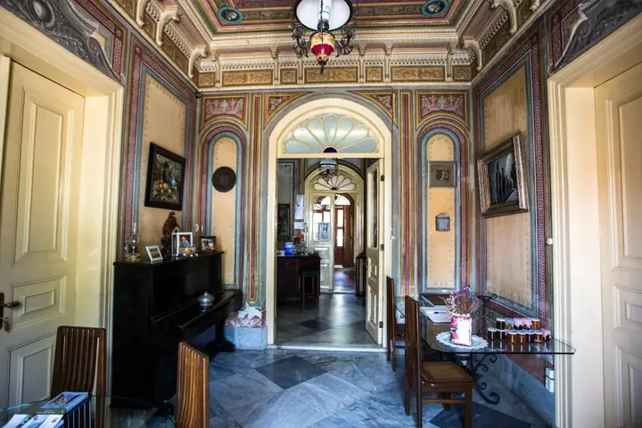 Бююкада: Büyükada Anastasia Meziki History Mansion
