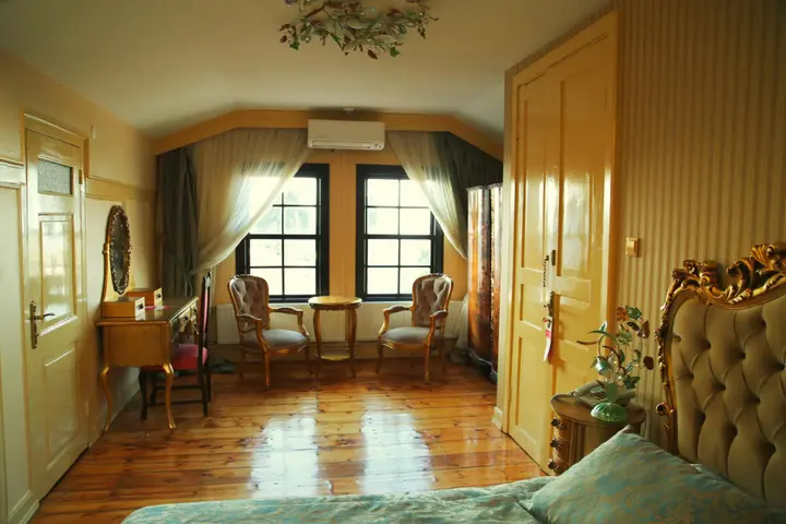 Бююкада: Büyükada Anastasia Meziki History Mansion