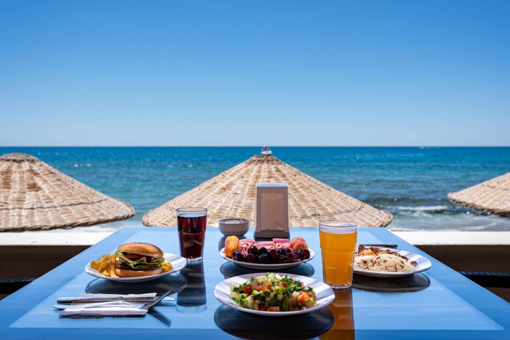 The Garden Beach Hotel — фото 1