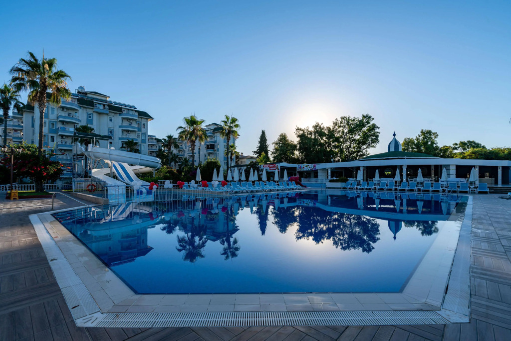 The Garden Beach Hotel — фото 3