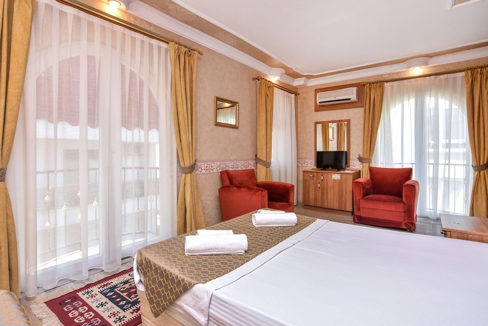 Айвалык: Otel Türk Evi