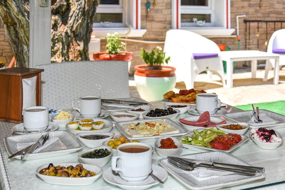 Айвалык: Otel Türk Evi