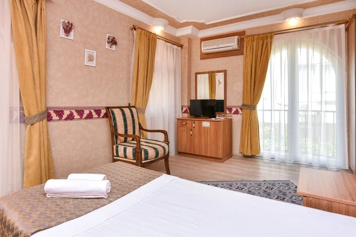 Айвалык: Otel Türk Evi