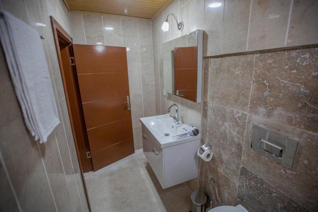 Учисар: Capiedra Hotel