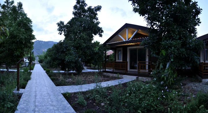 Чиралы: Apella Hotel