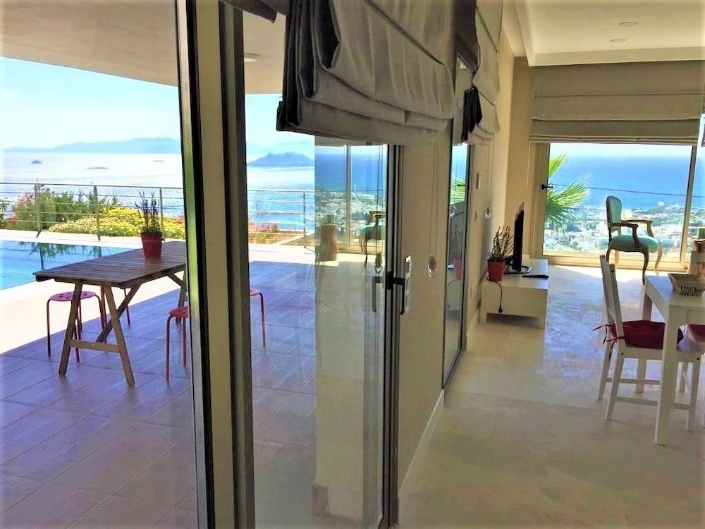 Тургутрейс: Villa Visum