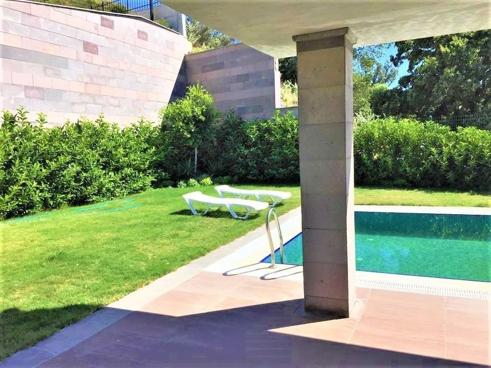 Тургутрейс: Villa Visum