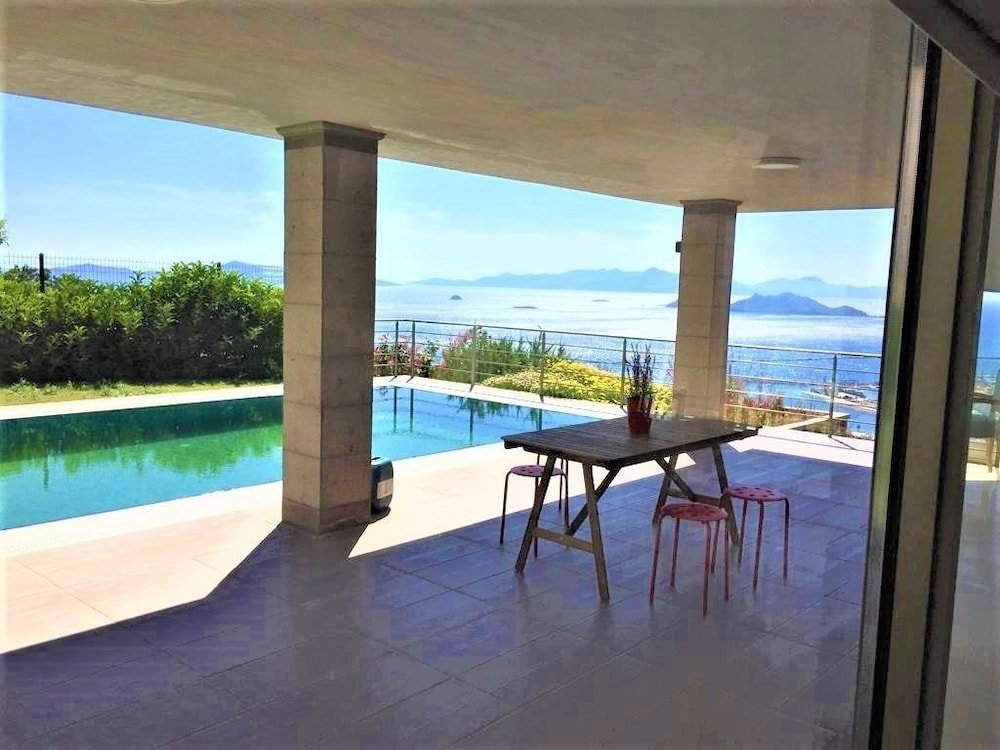 Тургутрейс: Villa Visum