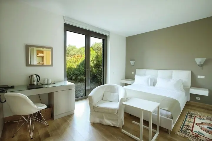 Бурхание: Teomida Hotel