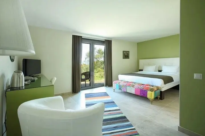 Бурхание: Teomida Hotel