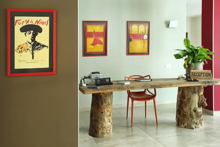 Бурхание: Teomida Hotel