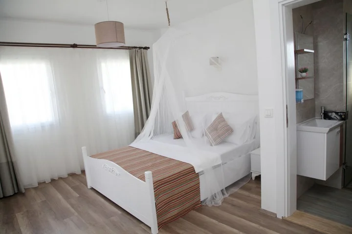 Яликавак: Dibek Homes